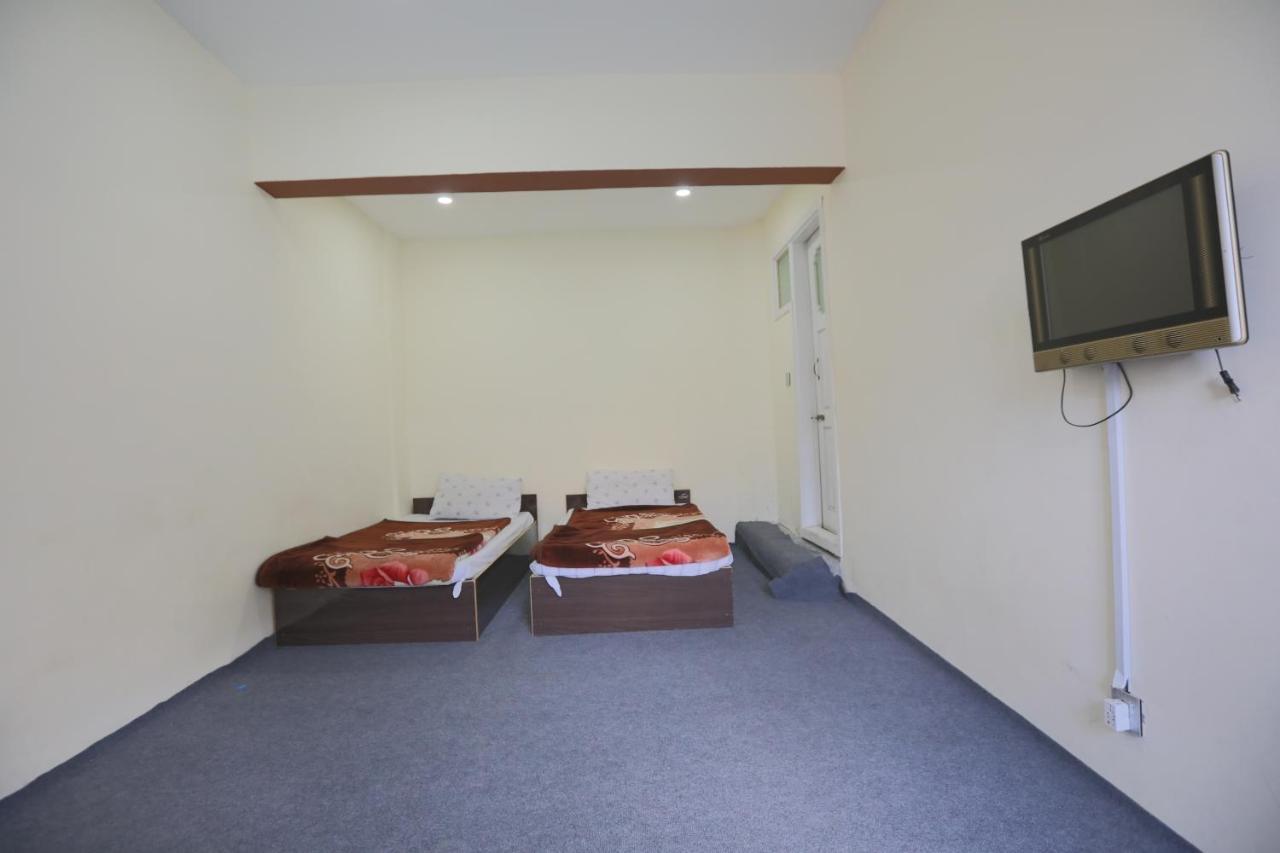 Hunza City Hotel Karimabad  Exteriör bild